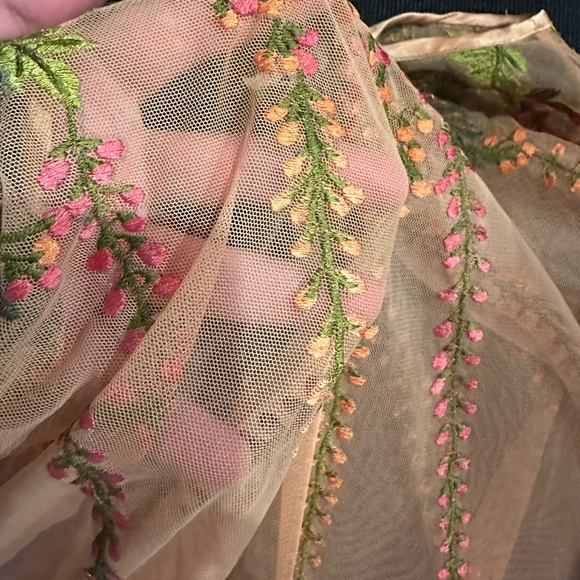 SANA tunic with detailed floral embroidery light pink with tassels - Picture 4 of 7